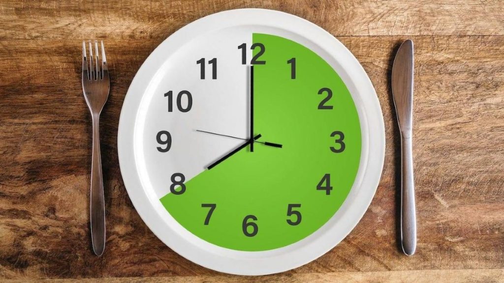 Διαλειμματική δίαιτα: Νέα έρευνα αλλάζει τα δεδομένα – Τι έδειξε