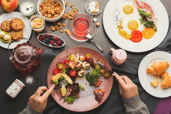 Απώλεια βάρους: Αυτή είναι η σωστή ώρα να τρως πρωινό και βραδινό για να αδυνατίσεις