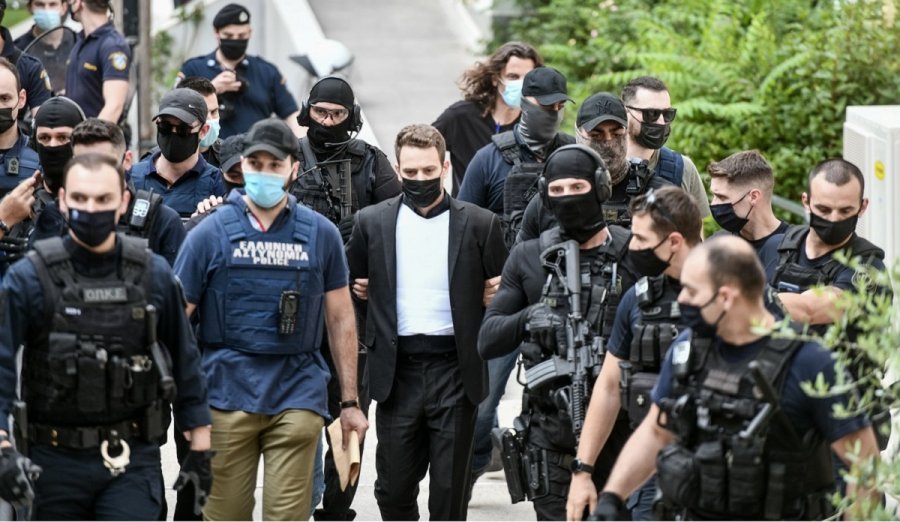 Γλυκά Νερά: Παιδικός φίλος της Καρολάιν ήταν ο αστυνομικός που συνέλαβε τον Μπάμπη