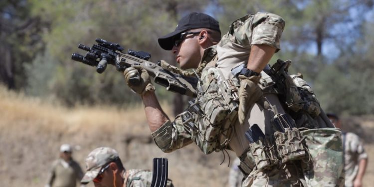 Βολές με τυφέκια TAVOR και οπλοπολυβόλα NEGEV από την ΕΦ