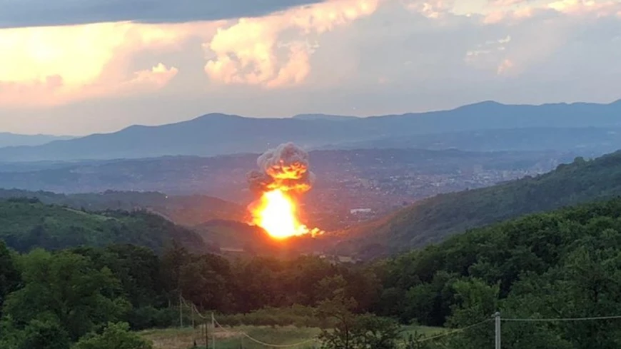 Σερβία: Ισχυρή έκρηξη σε εργοστάσιο πυρομαχικών στην πόλη Τσάτσακ (βίντεο)