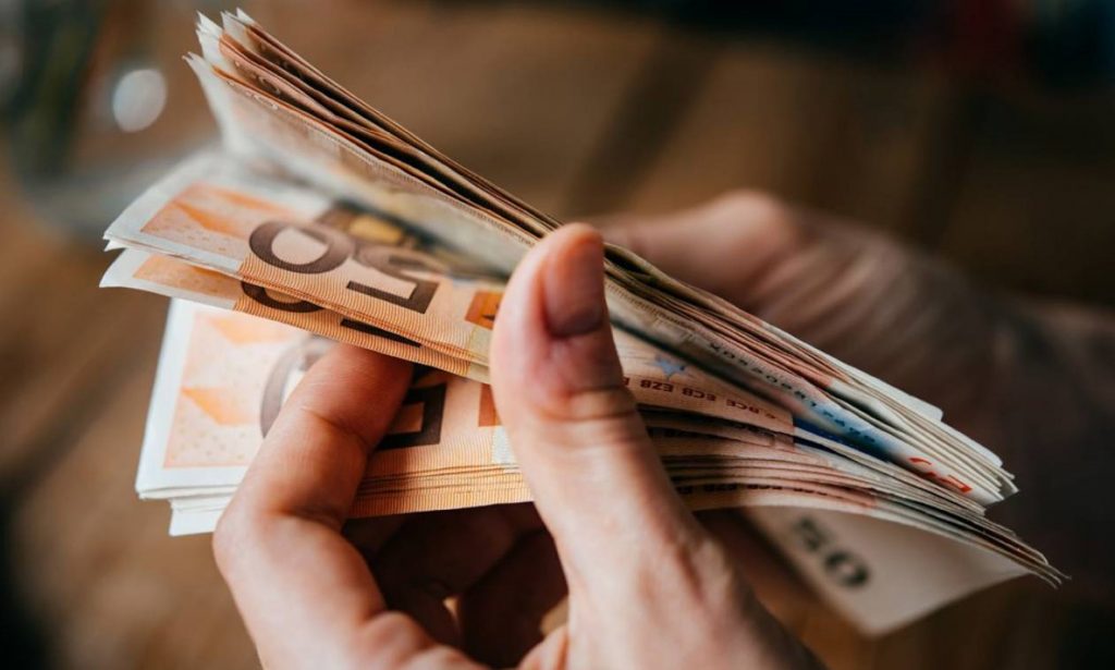 Αυτό είναι πείραμα: 122 άτομα στη Γερμανία θα παίρνουν 1.200 ευρώ μηνιαίως για τρία χρόνια χωρίς να κάνουν τίποτα