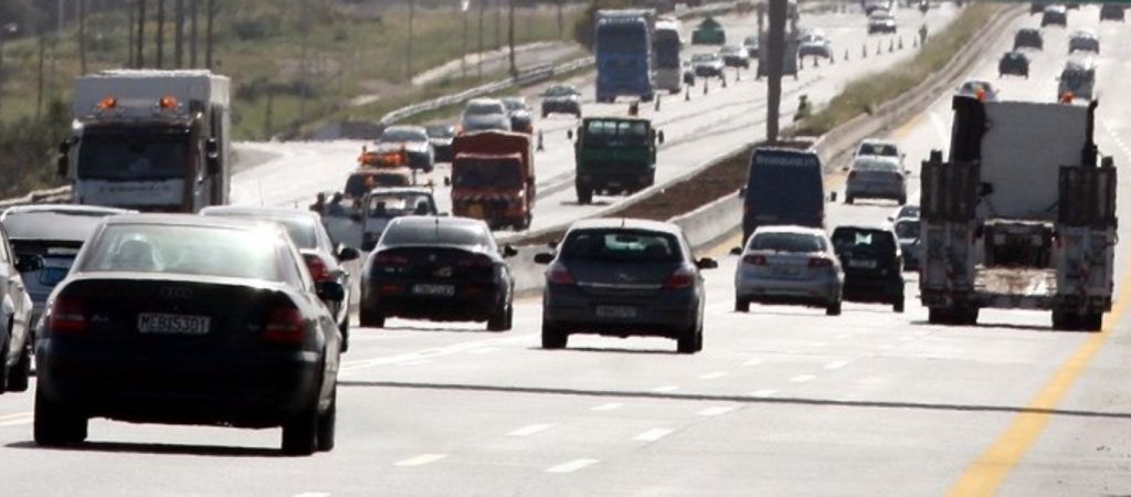 Επιστροφή εκδρομέων: Αυξημένη η κίνηση στην Εθνική οδό Αθηνών – Κορίνθου (φώτο)
