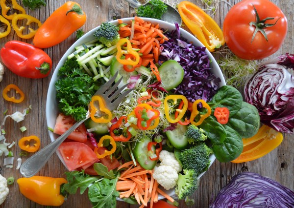 Αυτά είναι τα επτά τρόφιμα που μπορούν να σας ξεδιψάσουν όταν νιώθετε αφυδατωμένοι