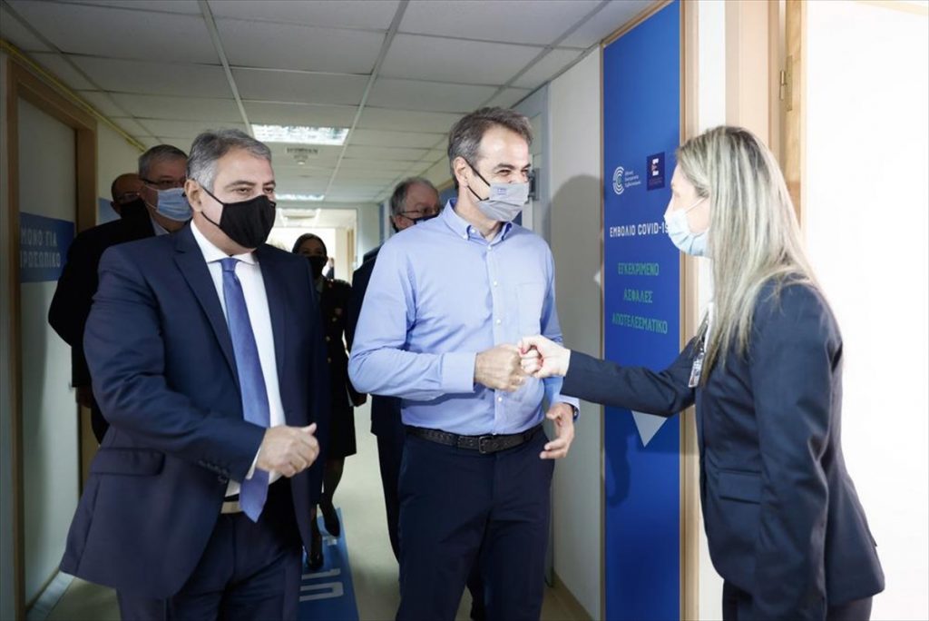 AstraZeneca, προνόμια και ακαταδίωκτο: Πώς η κυβέρνηση έβαλε «μπλόκο» στους εμβολιασμούς – Τι δείχνουν οι αριθμοί