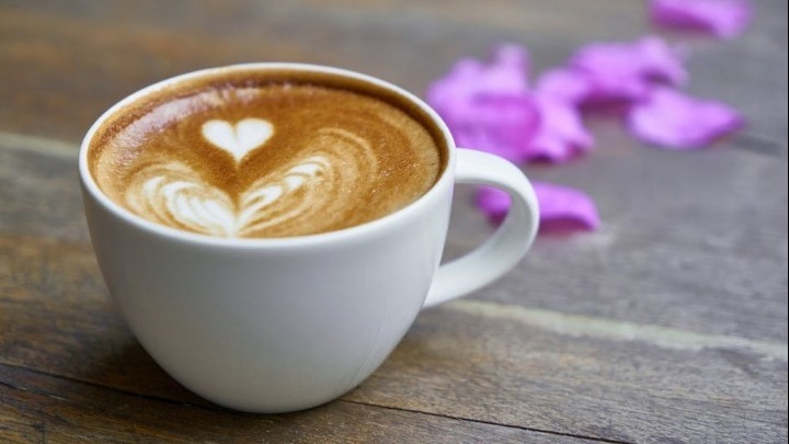 Τι θα συμβεί στο σώμα μας αν παραλείψουμε τον πρωινό καφέ;