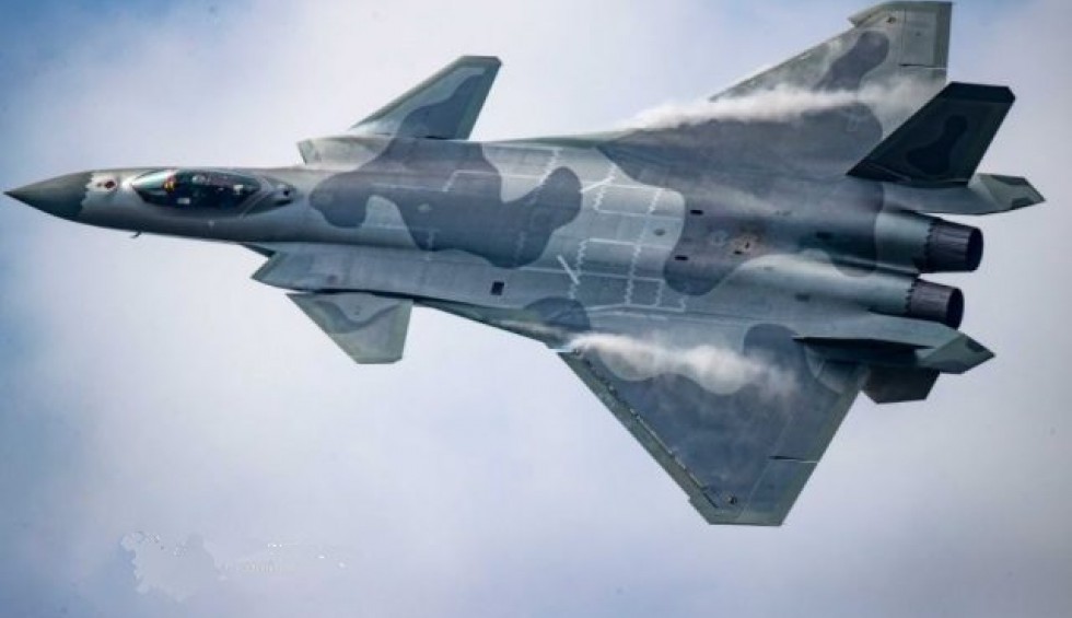 Η Κίνα αποκάλυψε τα αναβαθμισμένα μαχητικά πέμπτης γενιάς J-20 (φωτό)