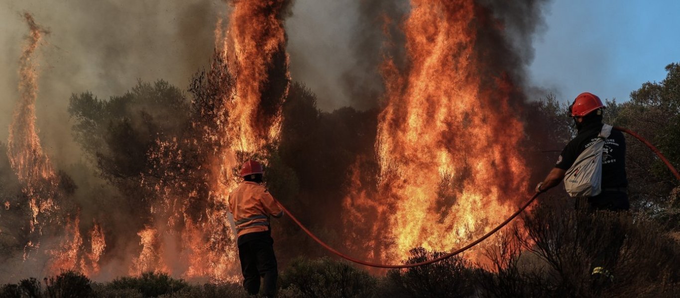 Μεγάλη φωτιά σε χορτολιβαδική έκταση κοντά στο πεδίο βολής Γουβών στην Κρήτη