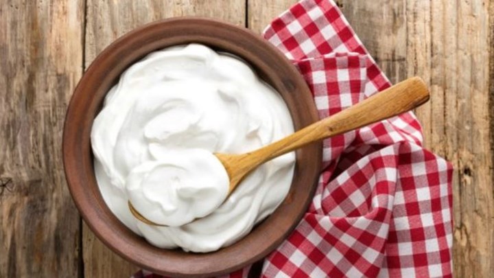 Ληγμένο γιαούρτι: Εννέα έξυπνοι τρόποι για να το αξιοποιήσετε αντί να το πετάξετε
