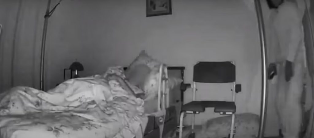Βρετανία: Ηλικιωμένη έζησε δραματικές στιγμές στα χέρια διαρρήκτη (βίντεο)