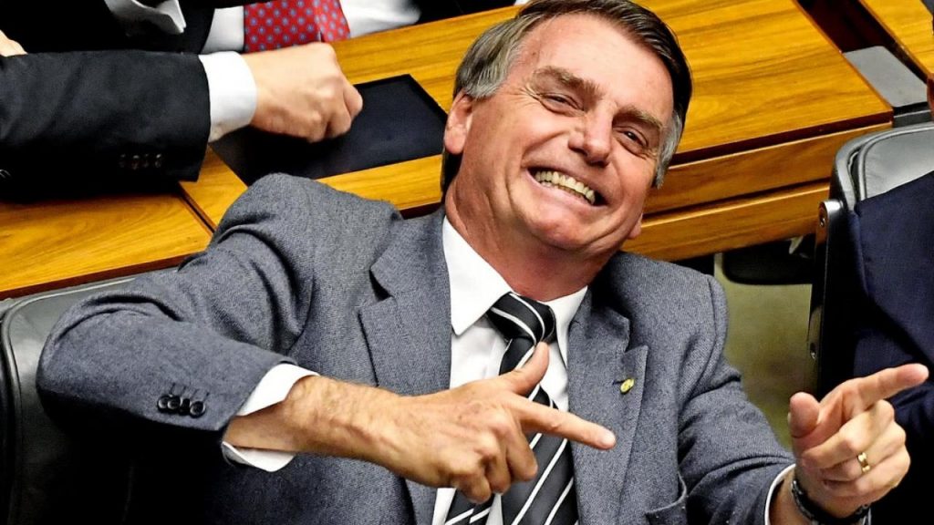 Εκτός εαυτού ο Μπολσονάρου φωνάζει σε δημοσιογράφο: «Σκάσε» (βίντεο)