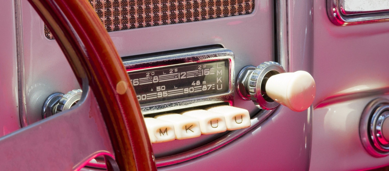 Μπορείτε να ζήσετε χωρίς μουσική στο αυτοκίνητο; – Η ιστορία των ραδιοφώνων στα οχήματα