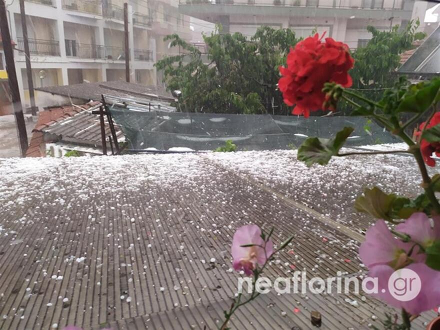 Φλώρινα: Ισχυρή χαλαζόπτωση «σάρωσε» τα πάντα – Πολλά προβλήματα στην περιοχή (φωτο)