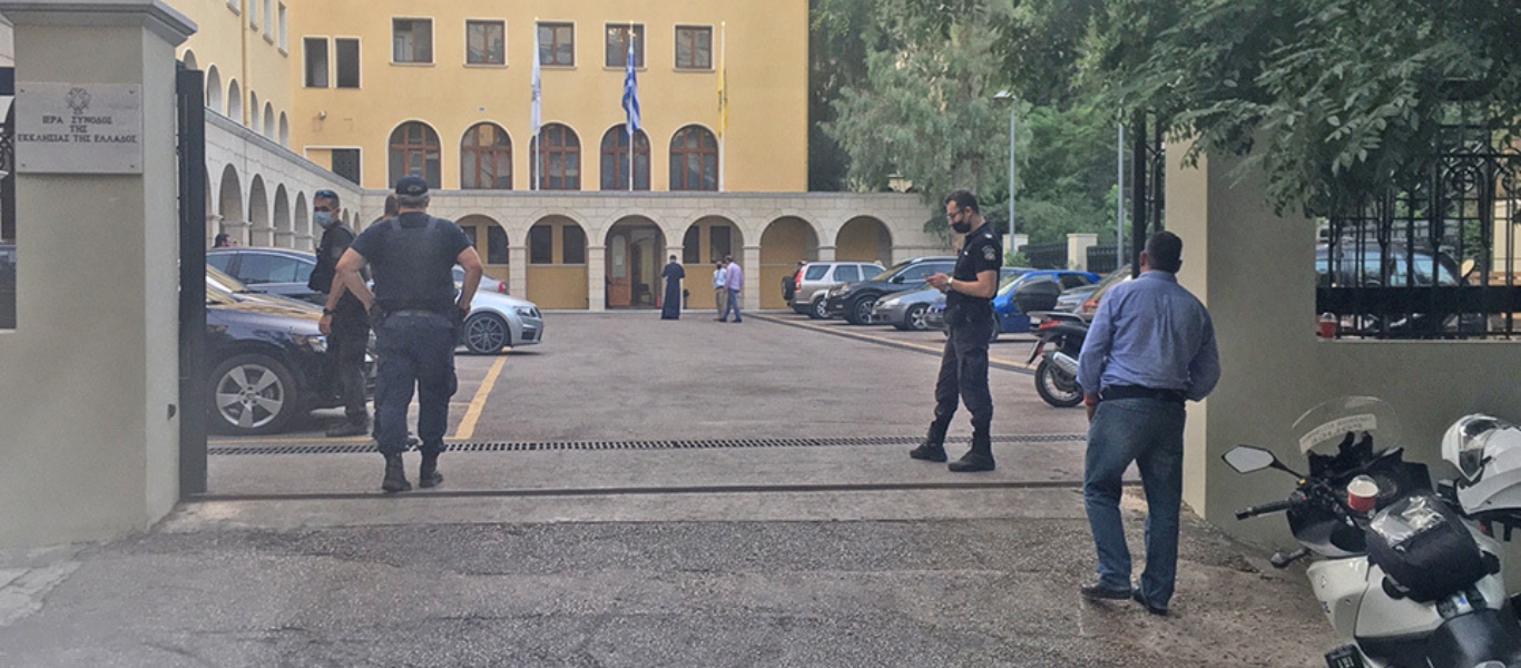 Καταδικάζουν την επίθεση στη Μονή Πετράκη οι πολιτικοί – «Πρόκειται για μία αποτρόπαια πράξη»