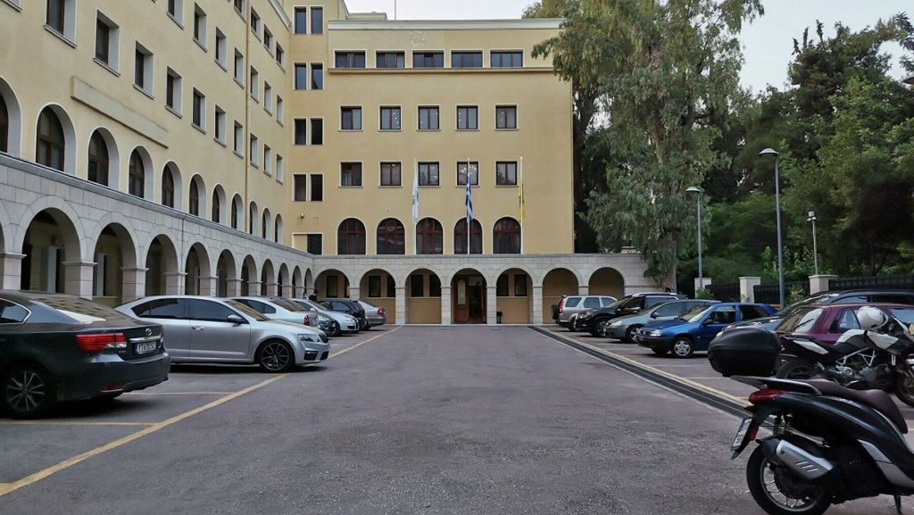 Επίθεση με βιτριόλι στη Μονή Πετράκη: Δείτε εικόνες από την αίθουσα όπου έγινε η επίθεση (φωτο)