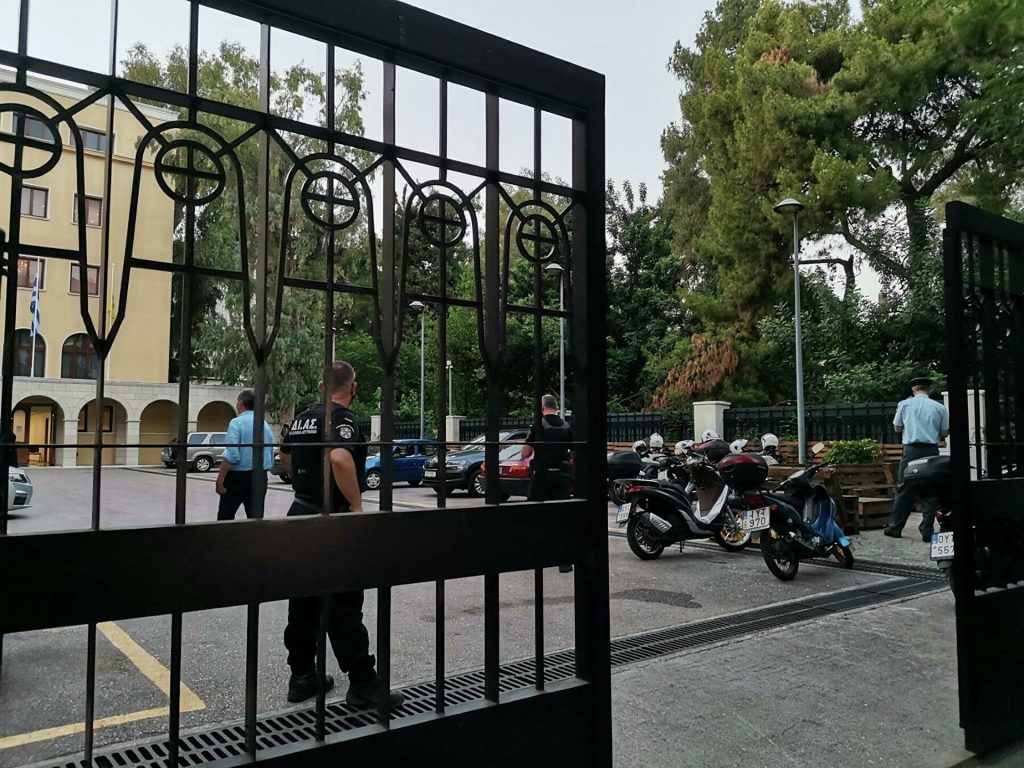 Σοκάρουν οι μαρτυρίες για την επίθεση στη Μονή Πετράκη: «Έλιωναν τα ρούχα μας από το βιτριόλι – Νομίζαμε ήταν αγιασμός»