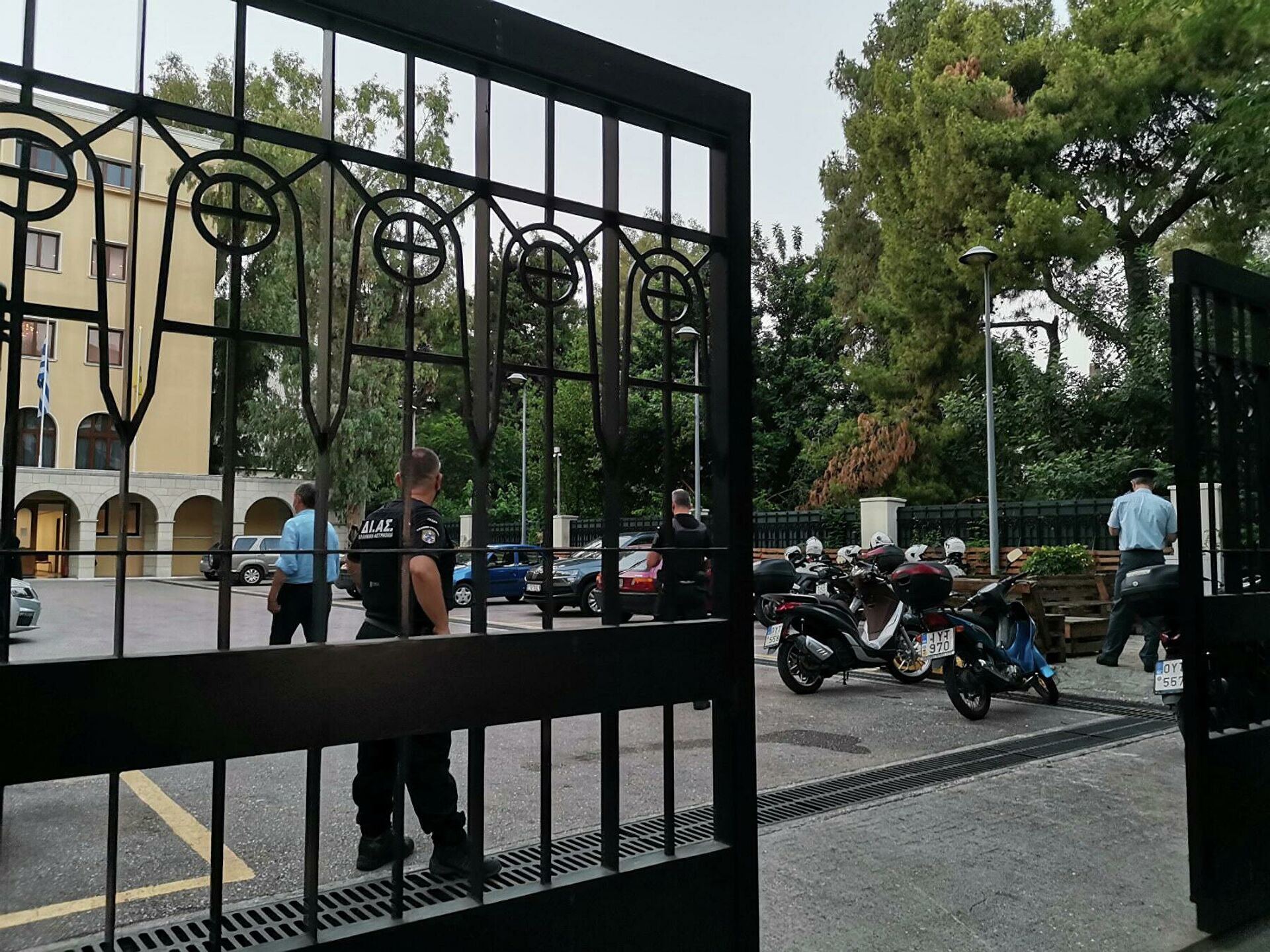 Σοκάρουν οι μαρτυρίες για την επίθεση στη Μονή Πετράκη: «Έλιωναν τα ρούχα μας από το βιτριόλι – Νομίζαμε ήταν αγιασμός»