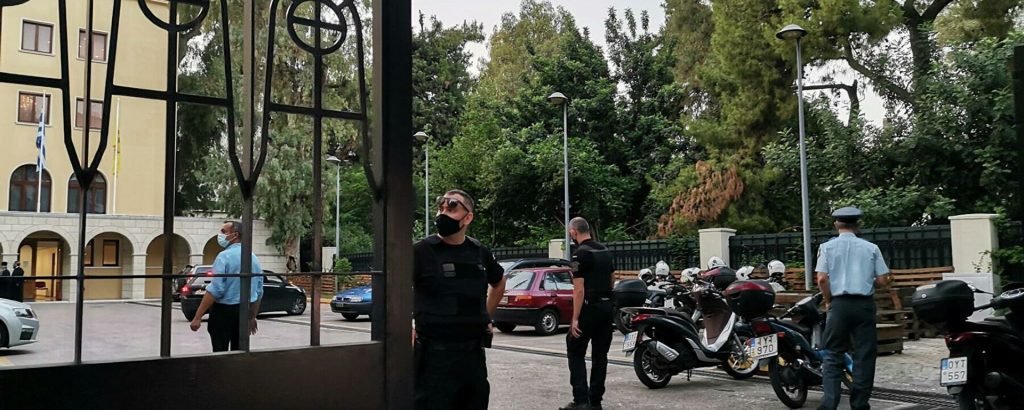 Επίθεση στη Μονή Πετράκη: Ο ιερέας είχε αναμείξει το καυστικό υγρό με υγρά μπαταρίας και ακουαφόρτε