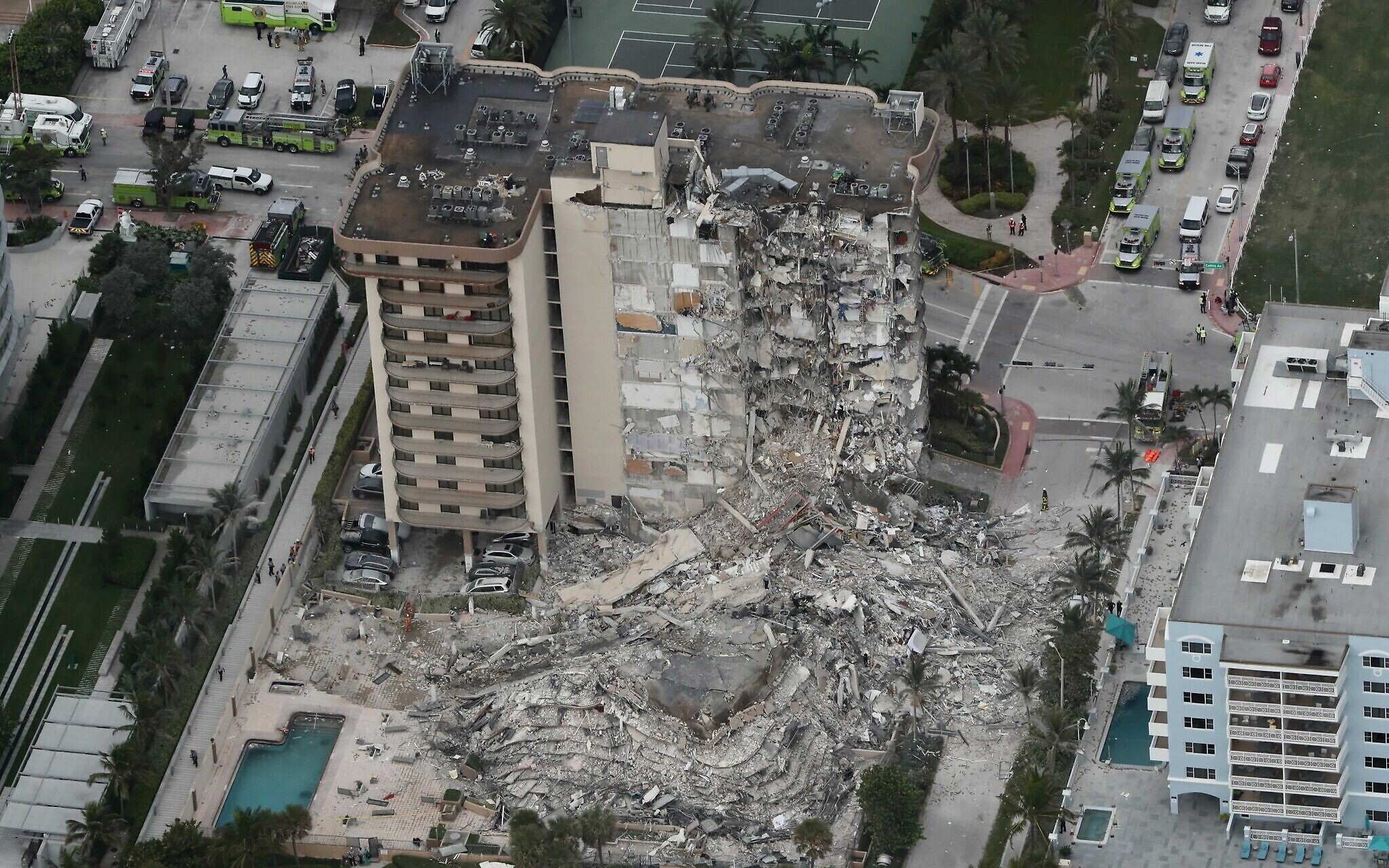 Συγκλονιστικό βίντεο από την στιγμή της κατάρρευσης του 12οροφου κτιρίου στο Μαϊάμι