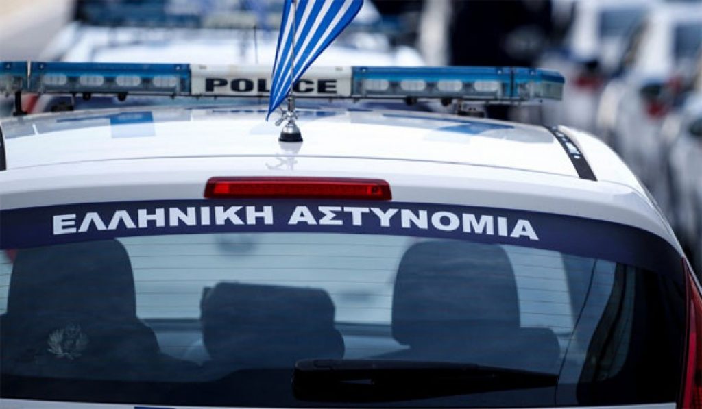 Χειροπέδες σε 44χρονη οικιακή βοηθό στην Πιερία – Έκανε αγορές με την κάρτα 87χρονης