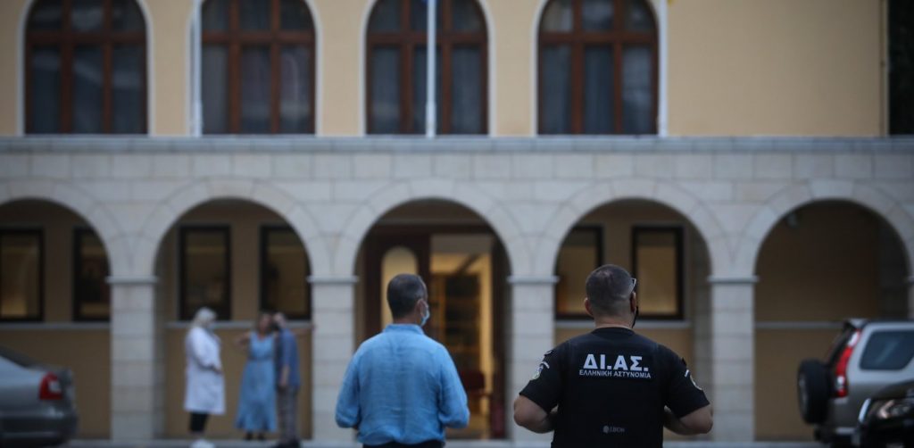 Κοινοτάρχης Αγ. Βαρβάρας Βέροιας για επίθεση στη Μονή Πετράκη: «Ο δράστης απειλούσε πως θα σκοτώσει τον νέο ιερέα»