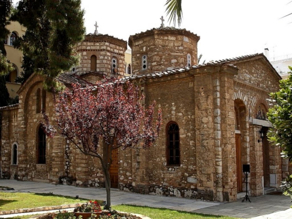 Μονή Πετράκη: Βρήκαν σύριγγες και ναρκωτικά στο σπίτι του δράστη