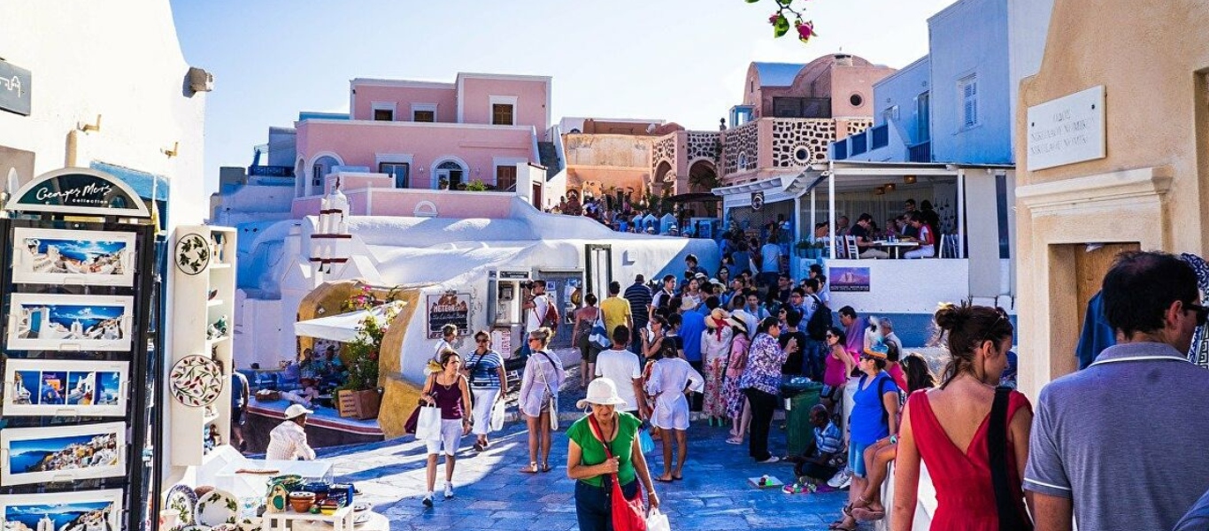 Νέο «κτύπημα» για τον ελληνικό τουρισμό από Βρετανία:  Στην πράσινη λίστα Μαδέιρα, Μάλτα, Καραϊβική, εκτός η Ελλάδα!