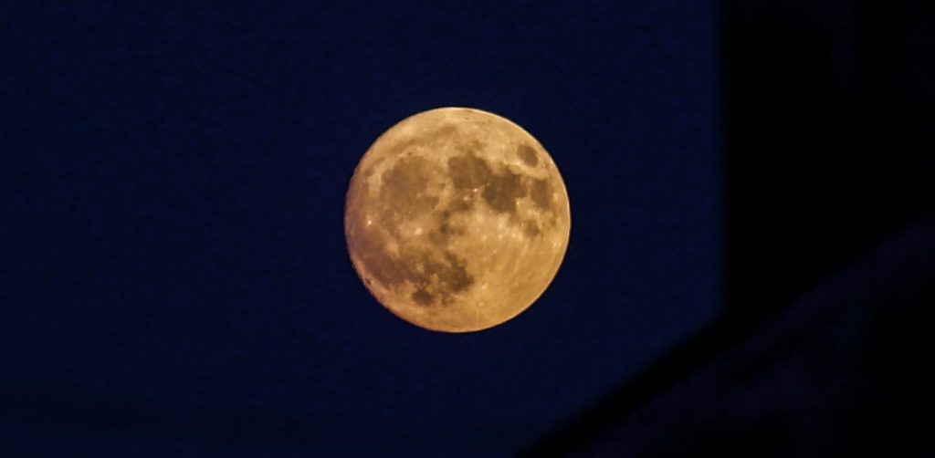 «Φεγγάρι της Φράουλας»: Σήμερα η τρίτη και τελευταία υπερπανσέληνος για τη φετινή χρονιά