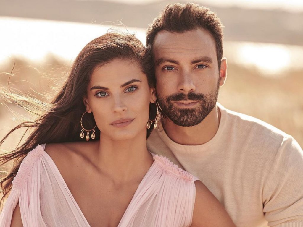 Η Χριστίνα Μπόμπα ανέβασε τη πρώτη φωτογραφία με τις κόρες της (φωτο)