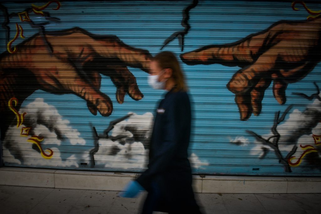 Το πρόγραμμα εμβολιασμού «βάλτωσε» και τρομοκρατούν με την μετάλλαξη Δέλτα: Ετοιμάζουν lockdown μέσα στο καλοκαίρι!