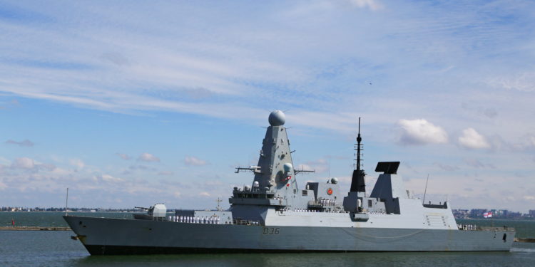 Στο Μπατούμι έδεσε σήμερα το βρετανικό αντιτορπιλικό που «εκνεύρισε» τη Ρωσία (βίντεο)