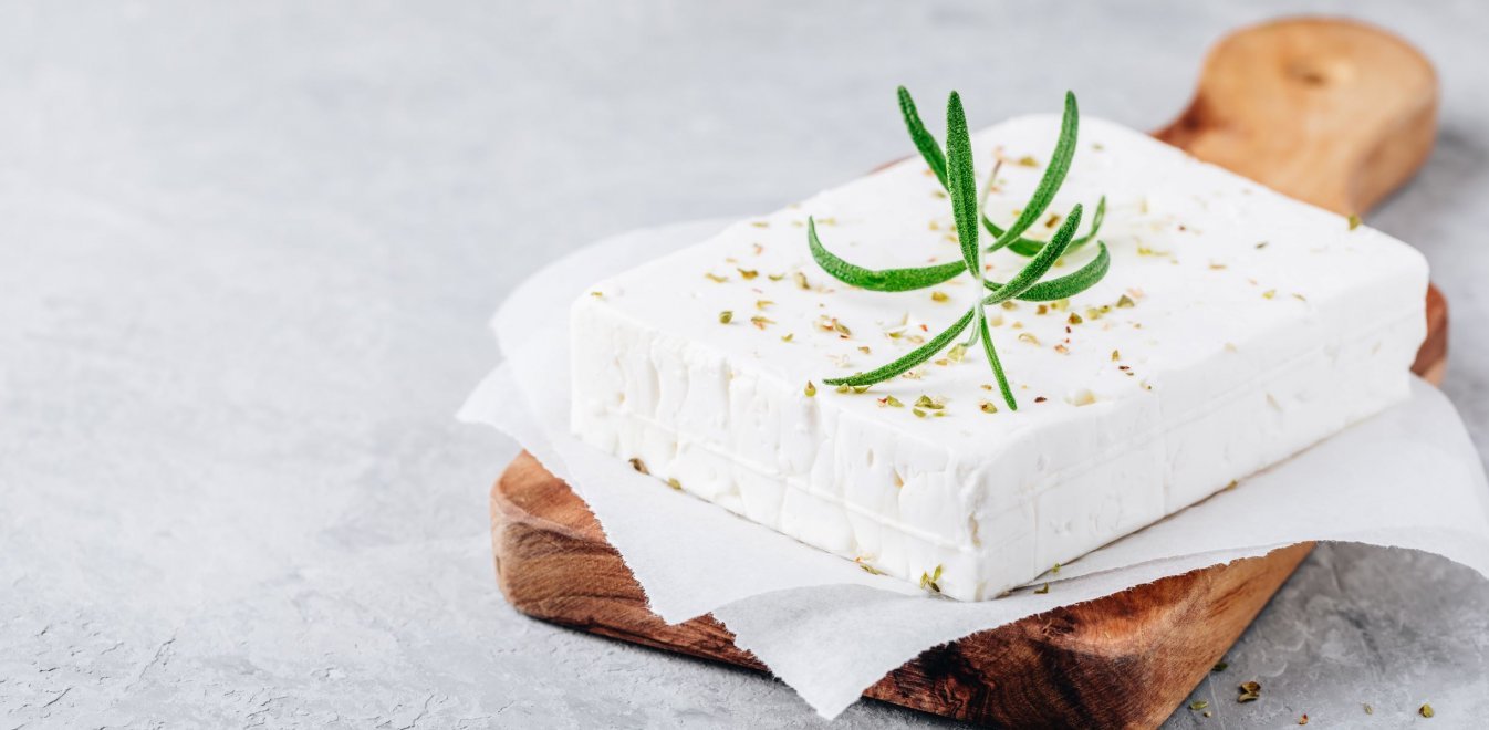 Το γιαγιαδίστικο κόλπο για να διατηρείς φρέσκια την φέτα ακόμη και για μήνες