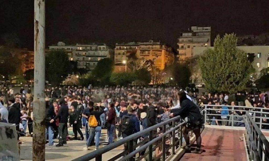 Θεσσαλονίκη: Νέο πάρτι με χιλιάδες άτομα χθες στο ΑΠΘ (βίντεο)