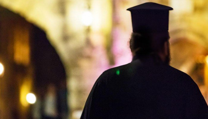 Αγρίνιο: Στο «φως» αποκαλύψεις για το «εφιαλτικό κοινόβιο» του ιερέα – «Με παρενοχλούσε κάθε μήνα από τα 12 έως τα 14»