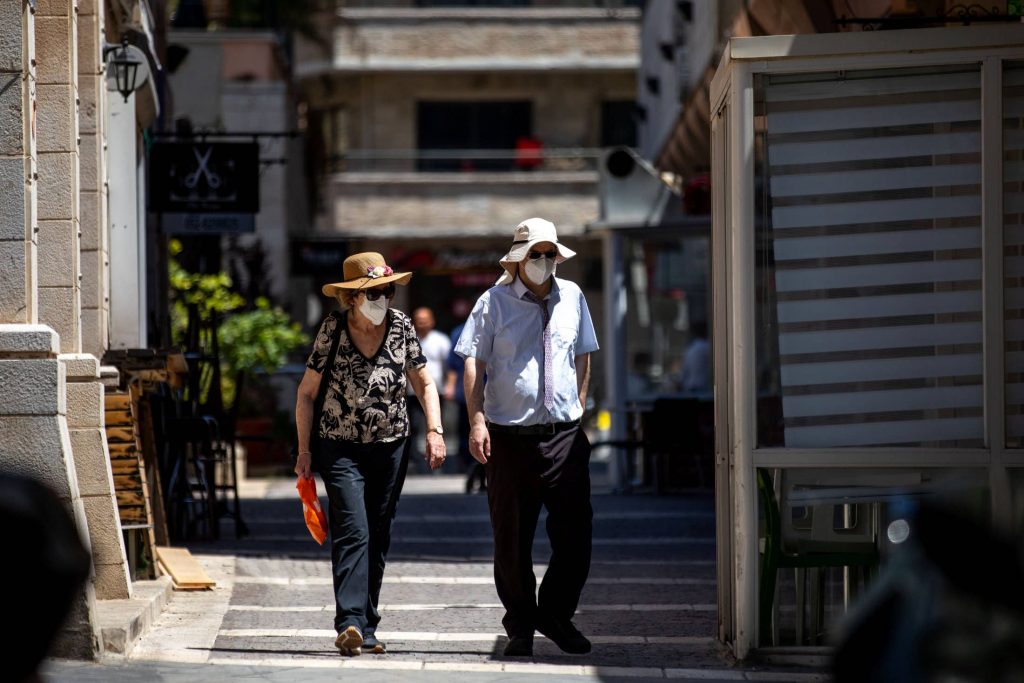 Σοκ στο Ισραήλ: Εμβολιασμένο το 50% των όσων έχουν μολυνθεί με μετάλλαξη Δέλτα – Επιστρέφουν οι μάσκες – Τι συμβαίνει;