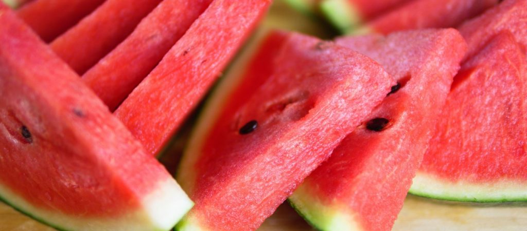 Με αυτόν τον τρόπο θα κόψετε πανεύκολα το καρπούζι – Τα βήματα (βίντεο)