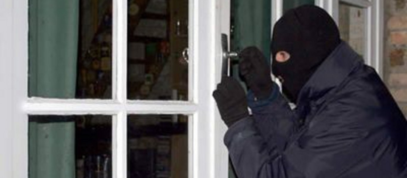 Σέρρες: Ληστές μπήκαν σε σπίτι και πήραν μέχρι και τα… κουφώματα!