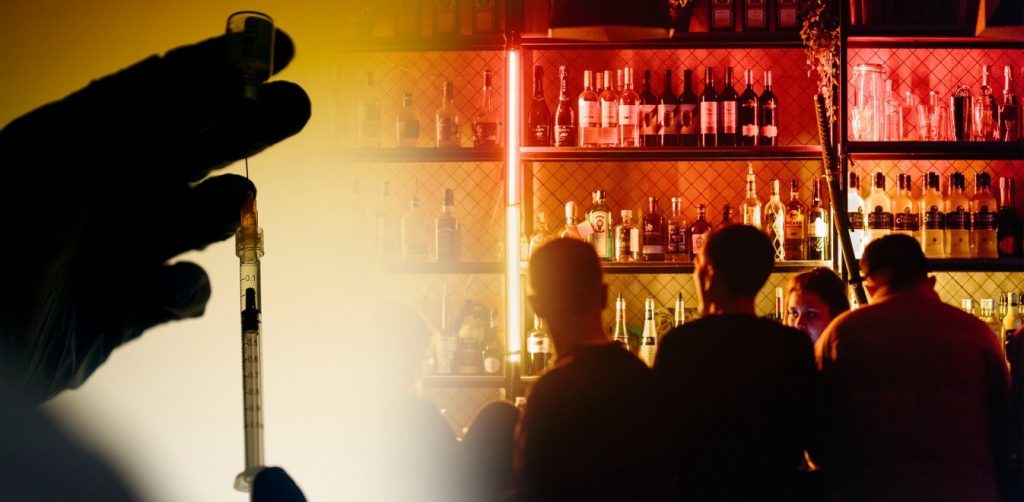 Τα 5 πρώτα προνόμια που δίνει η κυβέρνηση στους εμβολιασμένους: «Είναι διευκολύνσεις όχι προνόμια»