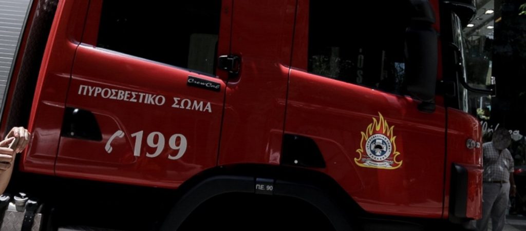 Ανετράπη αυτοκίνητο στα Σπάτα – Απεγκλωβίστηκαν δύο άτομα χωρίς τις αισθήσεις τους