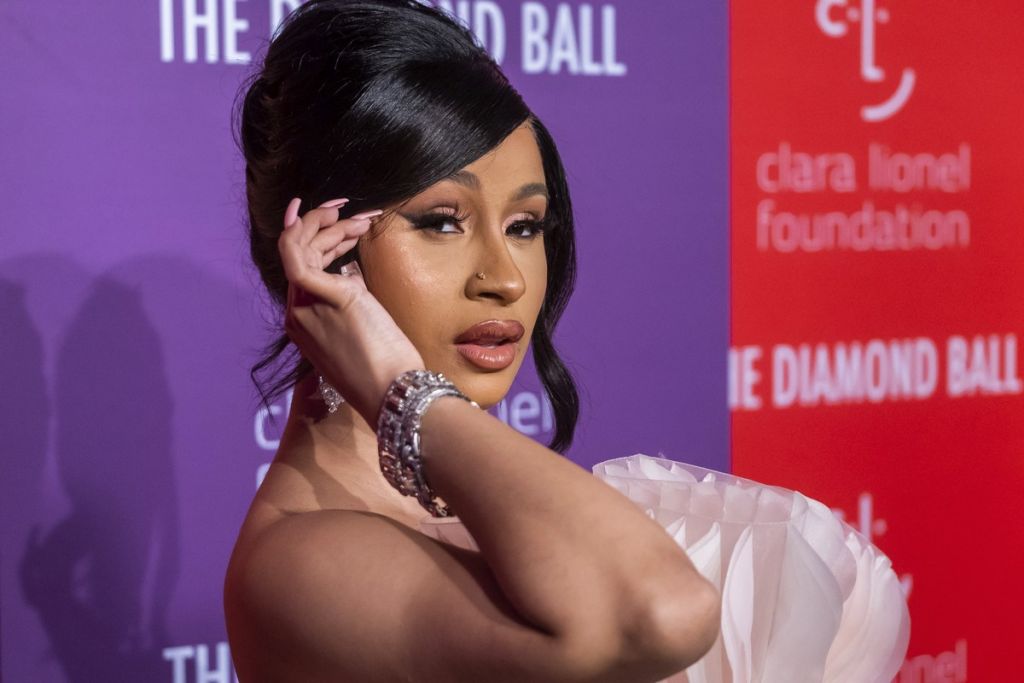«Φωτιά» η  Cardi B: Ανακοίνωσε την δεύτερη εγκυμοσύνη της με μία γυμνή φωτογραφία (φωτο)