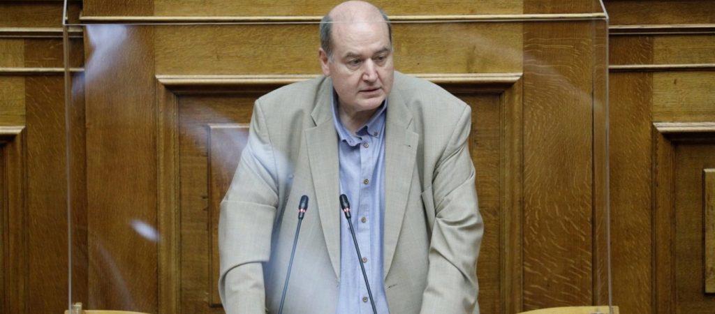 Ν.Φίλης: «Η απόφαση Μητσοτάκη για “χαρτζιλίκι 150 ευρώ” στην νεολαία προκαλεί και προσβάλλει»