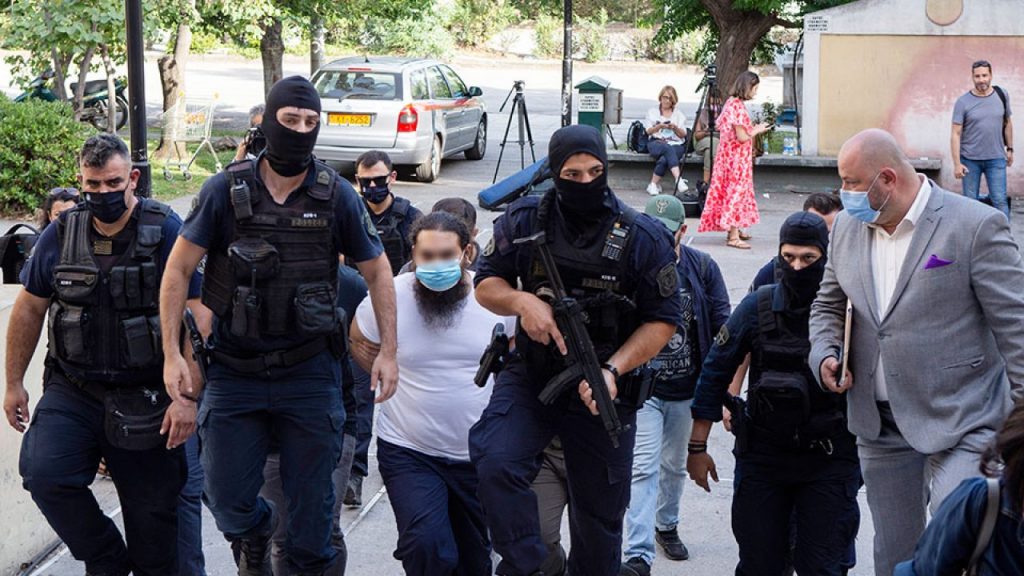 Στην Ευελπίδων ο ιερέας με το βιτριόλι: Πήρε προθεσμία για να απολογηθεί την Τρίτη