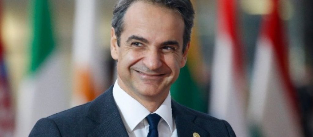 Viral η γιαγιά που τα λέει «έξω από τα δόντια» στον Κ.Μητσοτάκη και τον «στολίζει» (βίντεο)