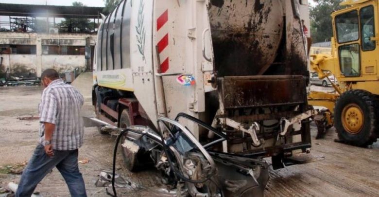 Εκρήξεις και φωτιά στο Καβούρι μετά από σύγκρουση απορριμματοφόρου με ταξί