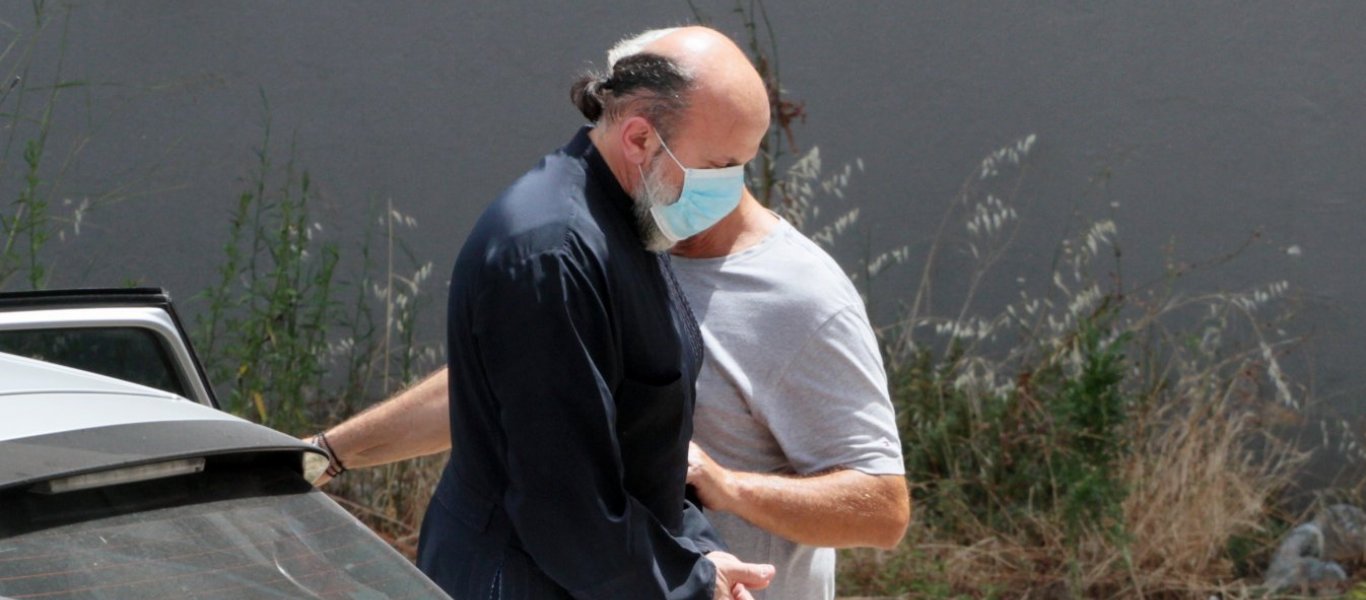 Αγρίνιο: Η μητέρα των κοριτσιών που φέρονται να βιάστηκαν από τον ιερέα… κατέθεσε υπέρ του βιαστή των παιδιών της!