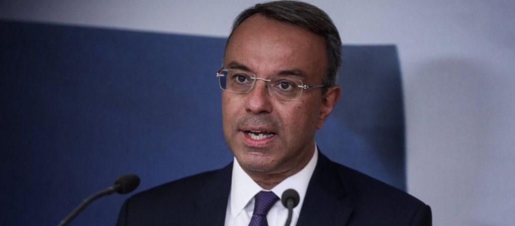 Μοίρασαν 41 δισ. δανεικά σε επιδόματα lockdown, ο τουρισμός δέχεται ακυρώσεις αλλά ο Σταϊκούρας βλέπει ανάπτυξη