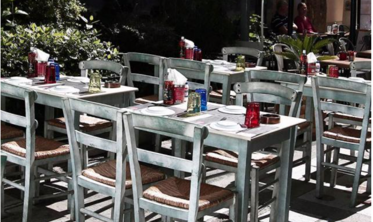 Άρση απαγόρευσης κυκλοφορίας: Τι ώρα κλείνουν μπαρ και εστιατόρια;