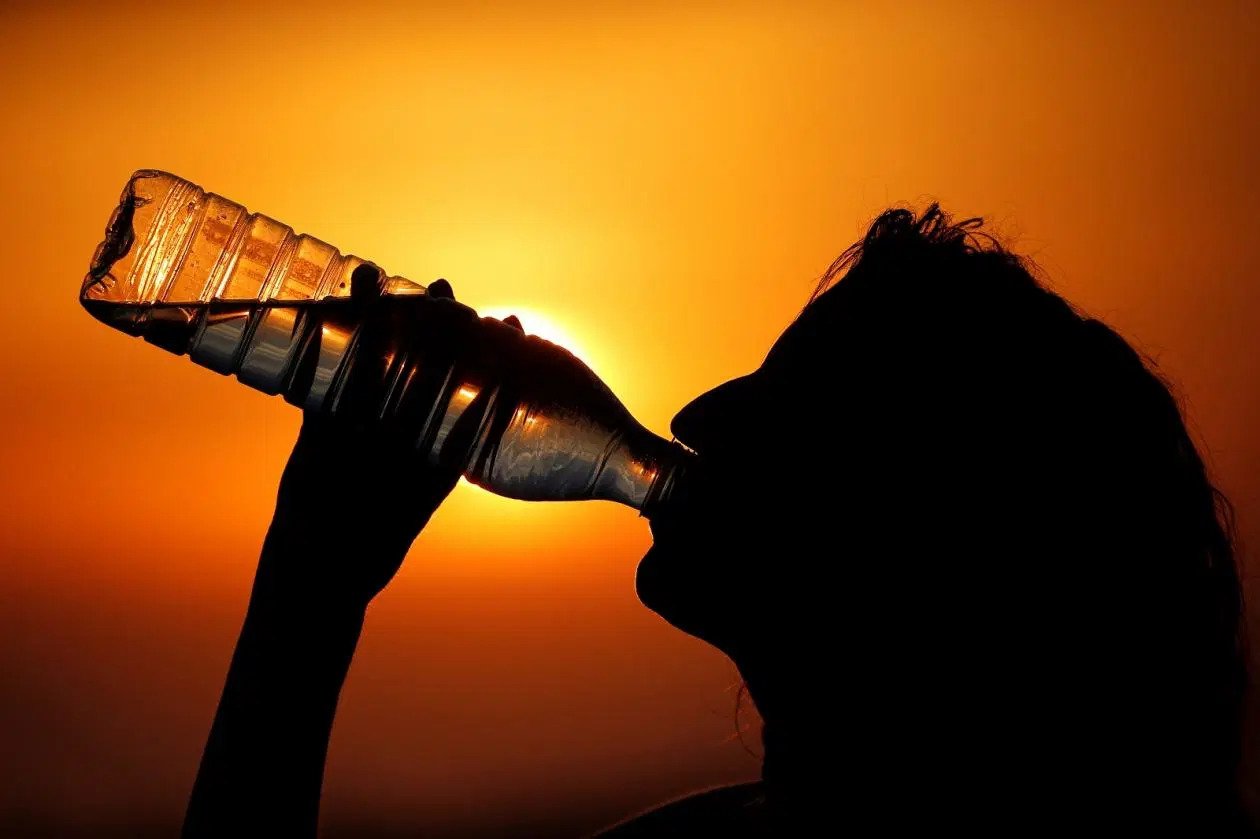 Καιρός: «θύελλα» καύσωνα την Πέμπτη – Σε ποιες περιοχές το θερμόμετρο θα δείξει πάνω από 40οC