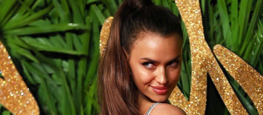 Η Ιρίνα Σάικ ποζάρει τόπλες και προκαλεί απανωτά… «εγκεφαλικά» (φώτο)