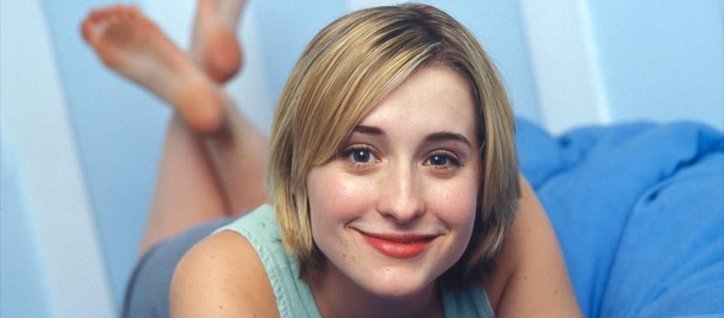 Άλισον Μακ: Το χαμογελαστό κορίτσι του Superman που έγινε «δασκάλα» σε σκλάβες του σεξ